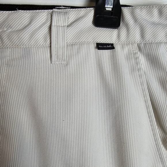 Travis Mathew Stripped Shorts-White-Men's 34 10.5 in inseam - Picture 2 of 7